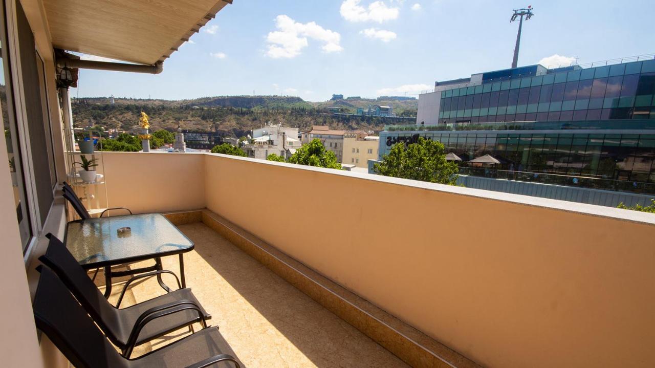 Big Terrace Apartment On Liberty Square 第比利斯 外观 照片